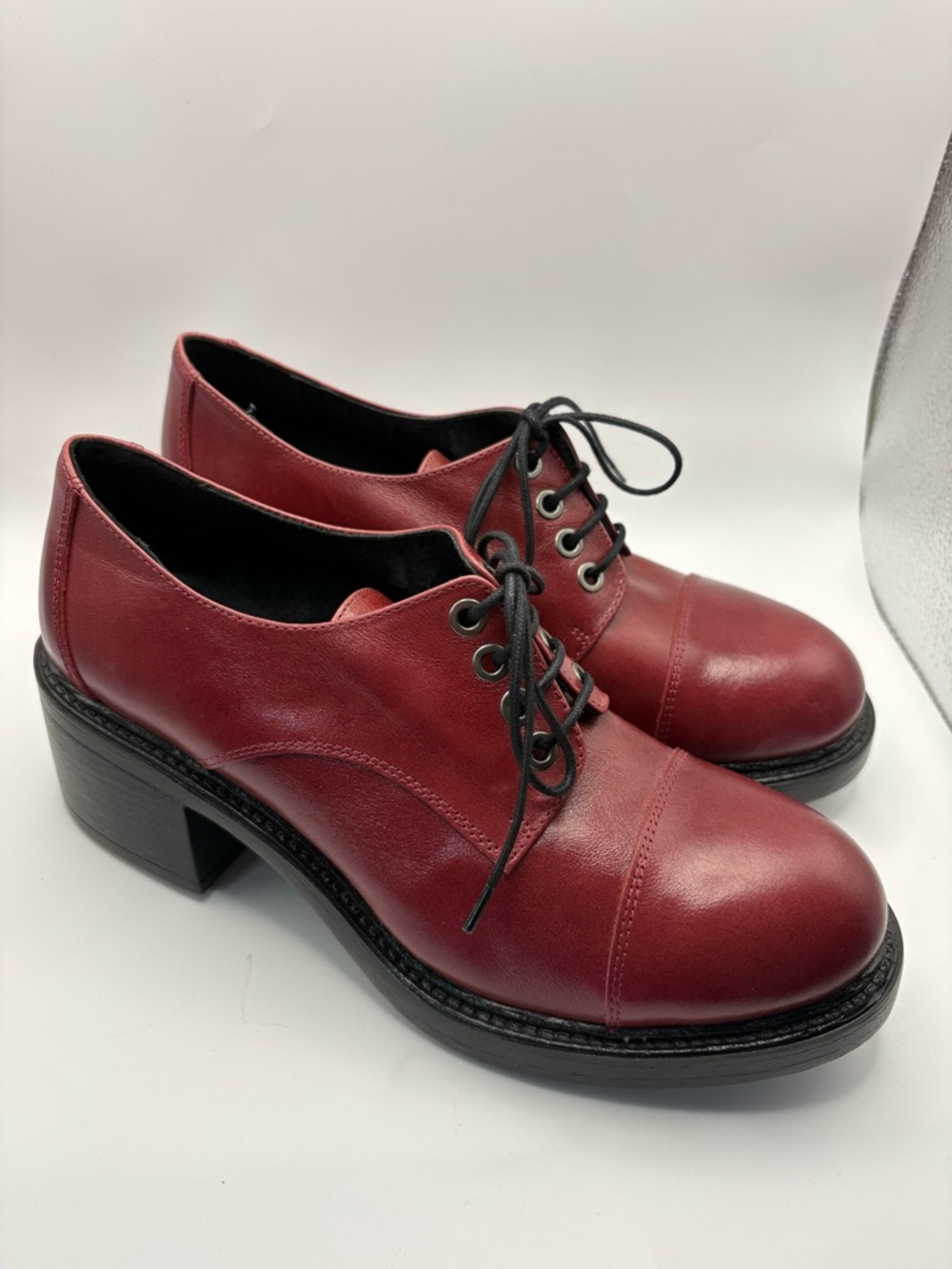 Miz Mooz Bleeker women's red leather lace up oxfords size 39